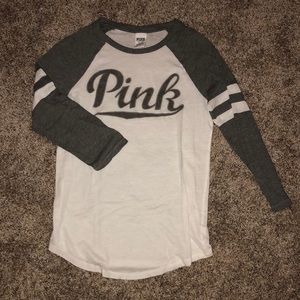 grey and white vs pink shirt